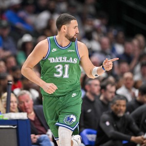 独行侠客战雄鹿 克莱&amp;华盛顿&amp;马丁&amp;马绍尔&amp;巴格利不打