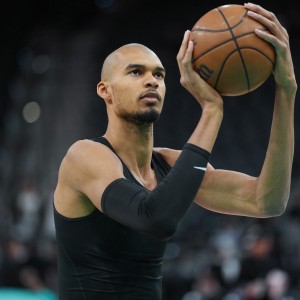 英雄联盟总决赛 直播-文班谈光头造型：之前就有这个想法 近期输了几场必须做出改变